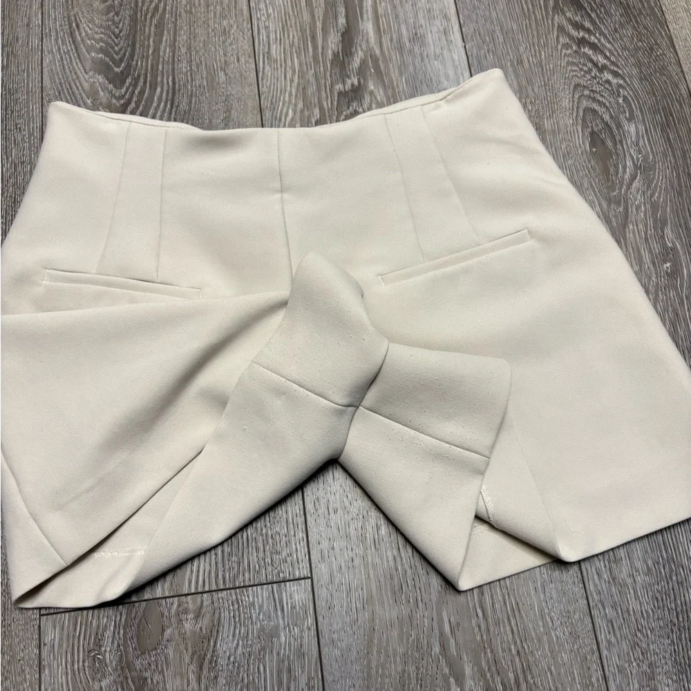 Zara Cream High Waist Women's Shorts - Picture 8 of 11